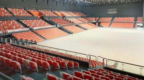 場(chǎng)館座椅的“骨骼”之謎：吹塑 vs 注塑，為何征途座椅選擇氣輔注塑？?